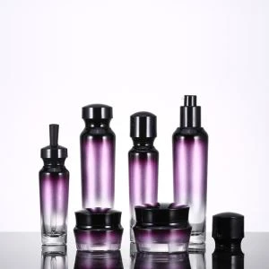Bottiglia cosmetica di vetro sfumata viola